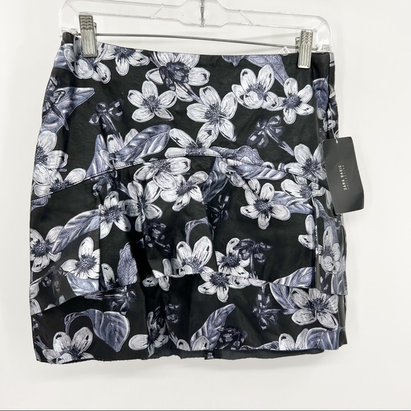 Zara Dresses & Skirts - NEW Zara Metallic Floral Skirt Small